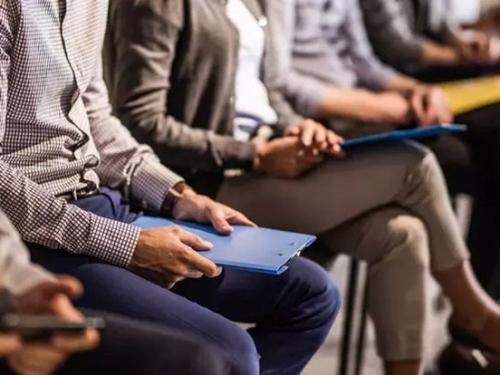 Bekleme Odasında Bir Ömür: Türkiye’de Kronik İşsizlik Gerçeği