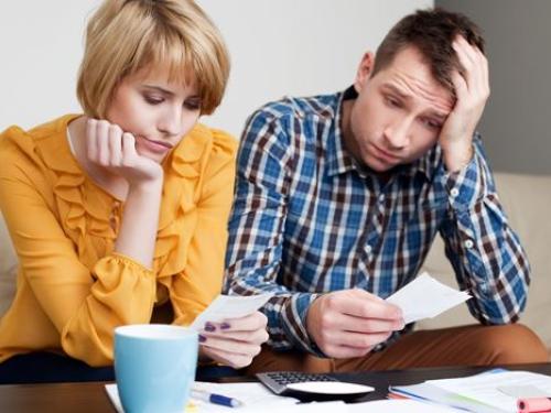 AŞK ASKIYA ALINDI: YENİ KUŞAĞIN EKONOMİK EVLİLİK  ÇIKMAZI